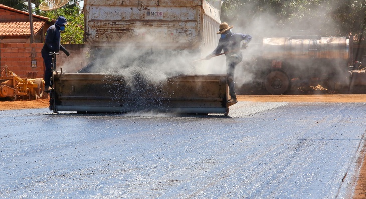Pavimentação em execução no setor Taquari com recursos do CAF