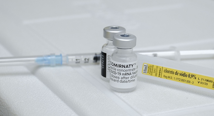 Vacinas da Pfizer e Coronavac serão administradas em gestantes com comorbidades