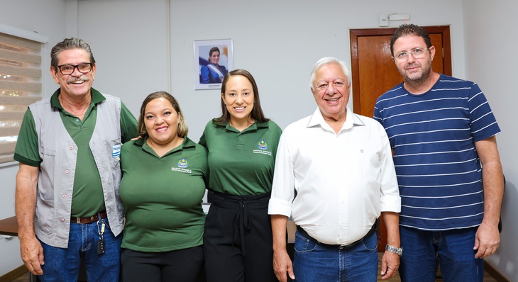 Equipe do Serviço de Inspeção Municipal (SIM)  da  Seder ao lado do Secretário da pasta, Carlos Braga