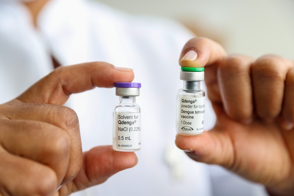Esquema vacinal da Qdenga é composto por duas doses com intervalo de três meses entre elas
