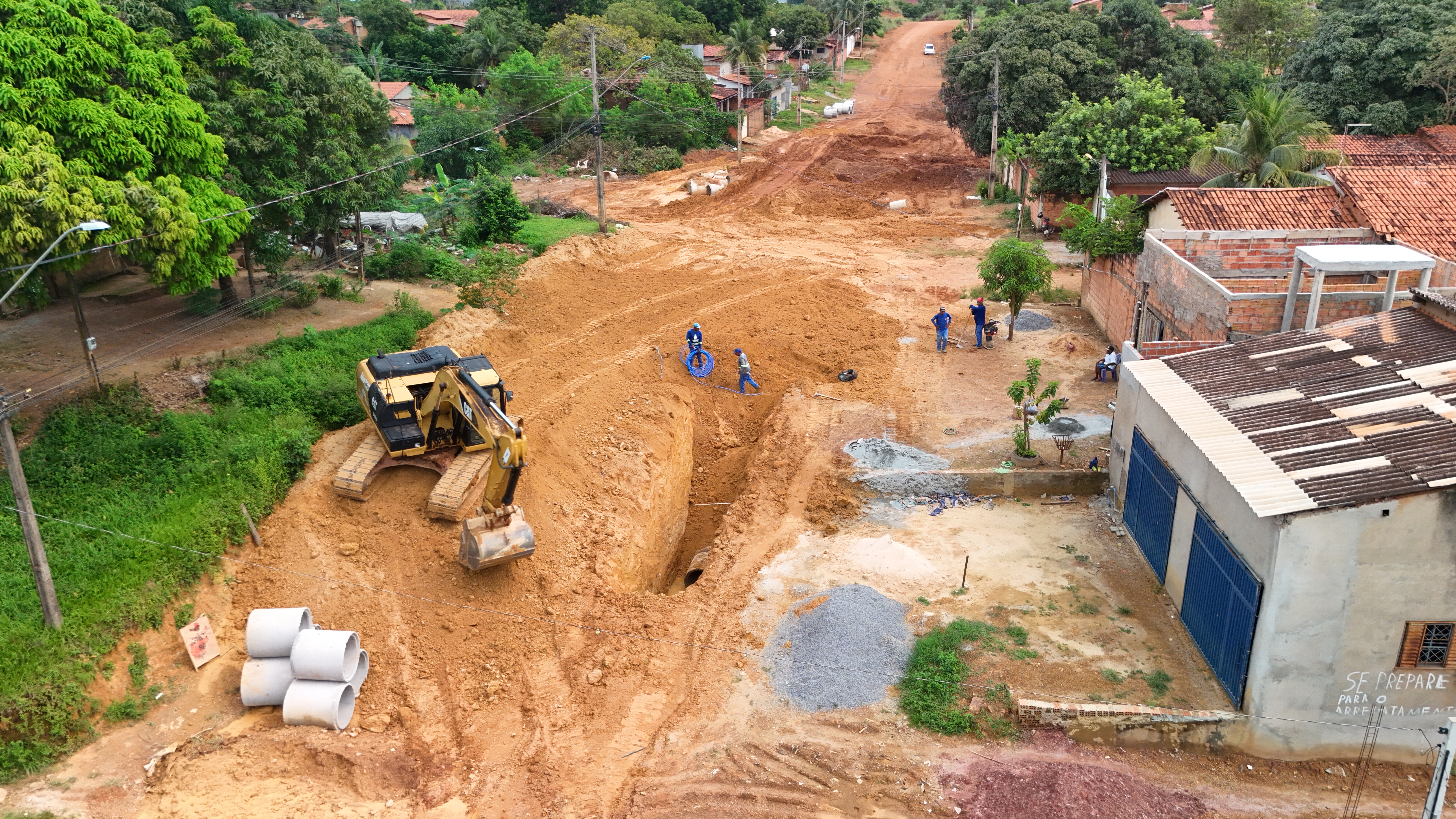 Moradores da Baixada do Jardim Aureny III devem redobrar atenção à sinalização de obras de drenagem