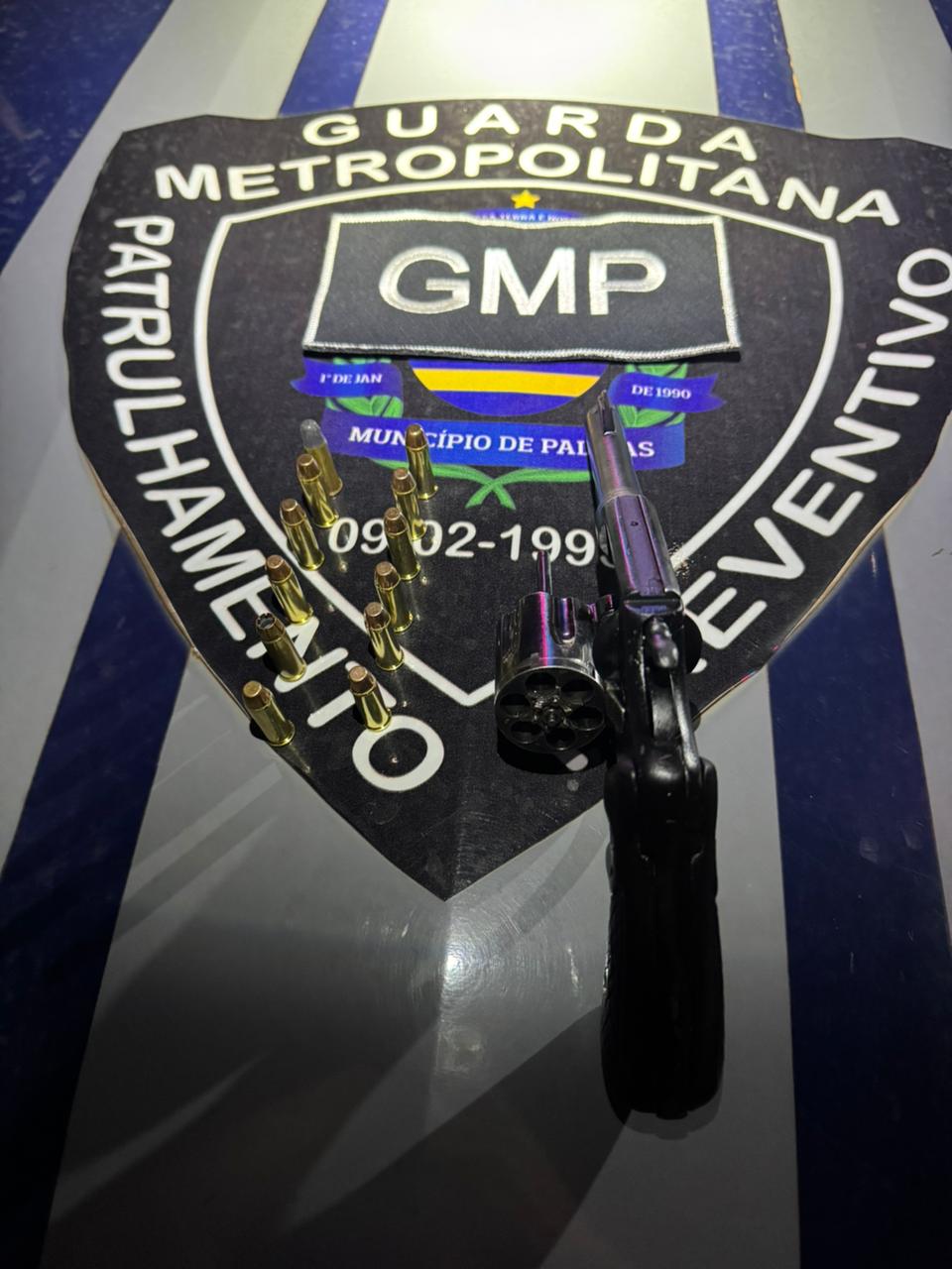 Homem é preso após disparos de arma de fogo em bar na Praia das Arnos