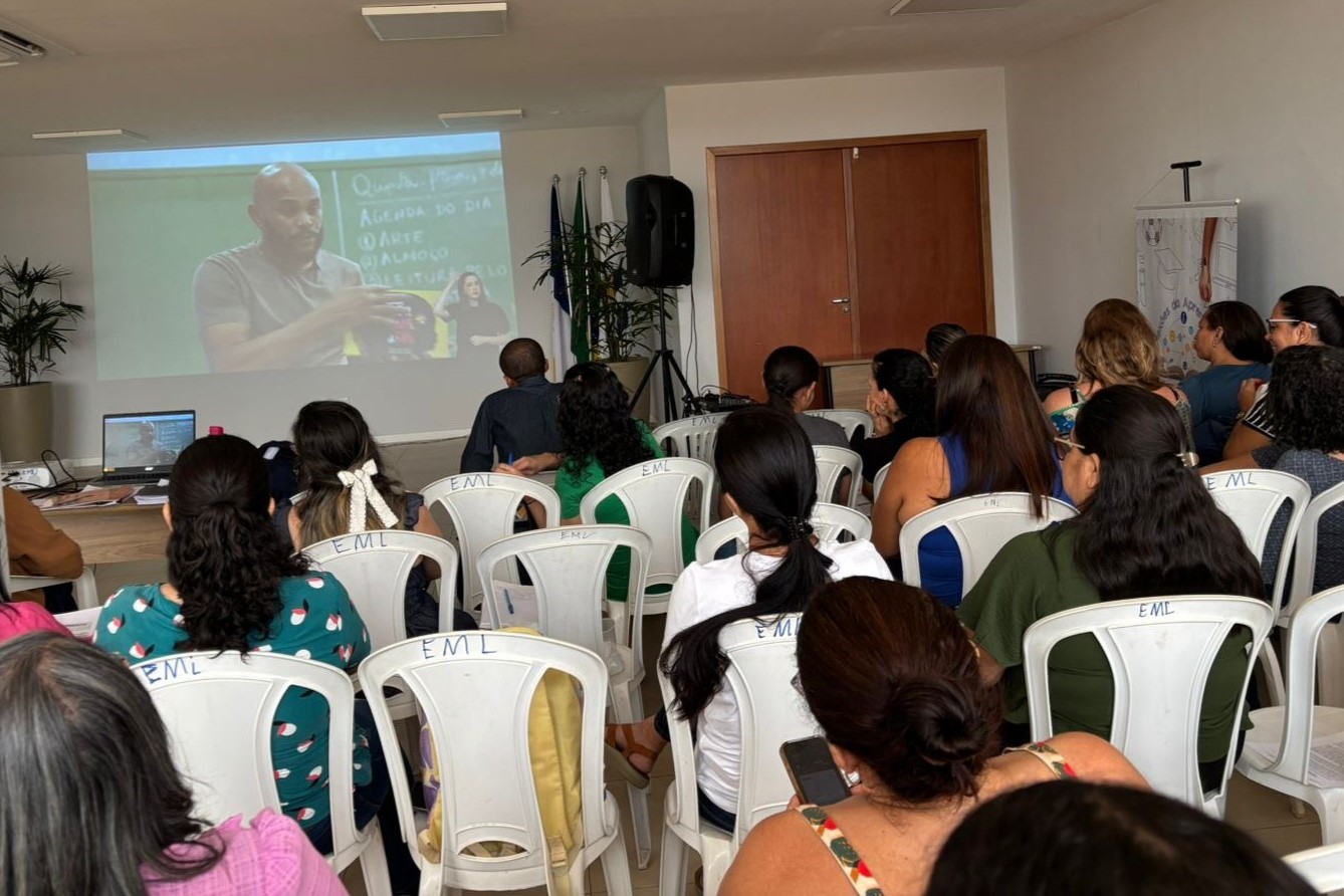Cerca de 40 professores e supervisores pedagógicos do 1º ano do Ensino Fundamental participam da formação