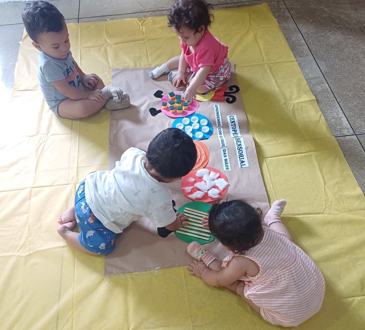 Cmei Cantinho Feliz desenvolve 'Centopeia Sensorial' para estimular sentidos e aprendizagem das crianças