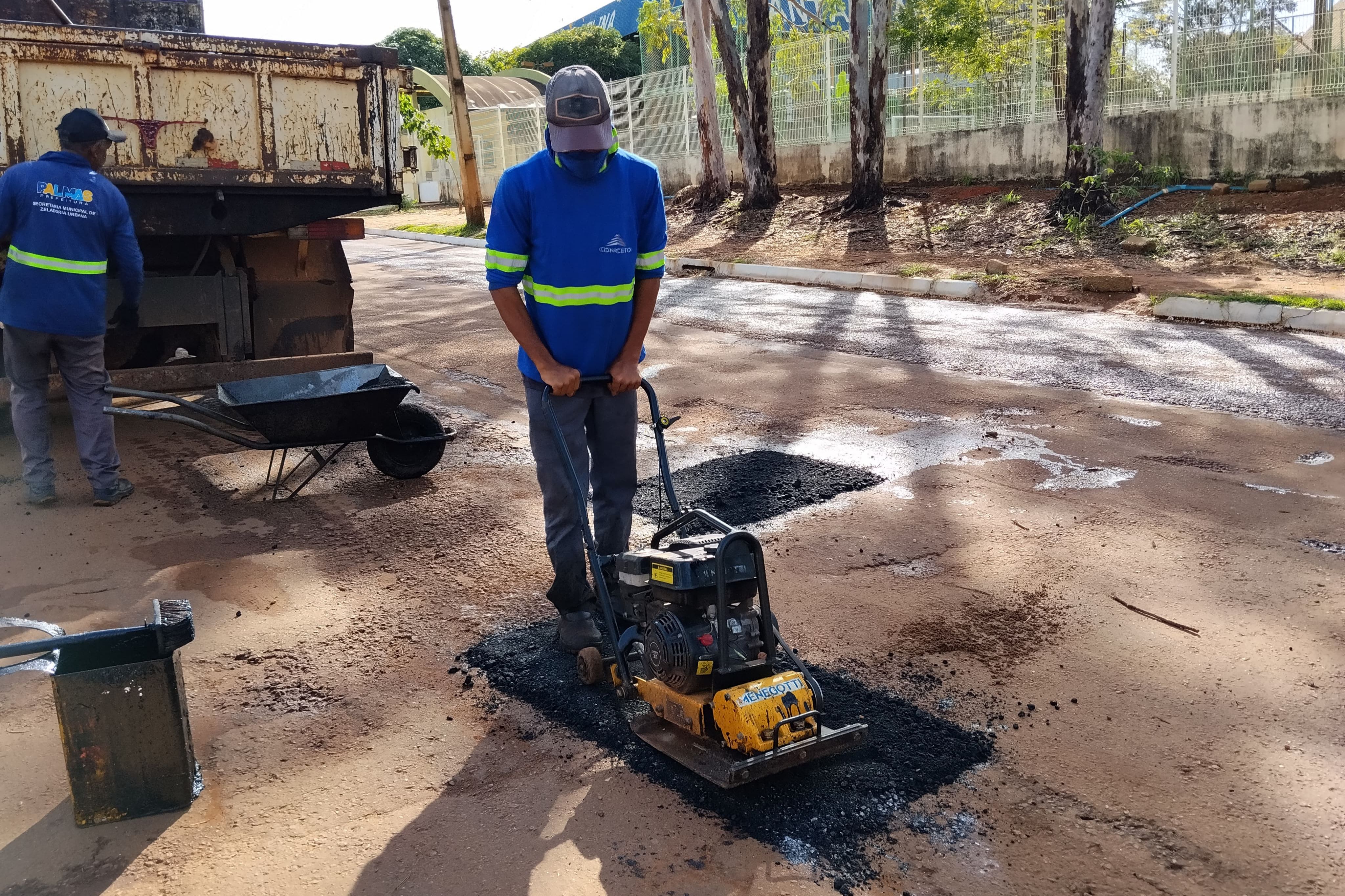 Prefeitura de Palmas recupera asfalto de avenidas e bairros residenciais
