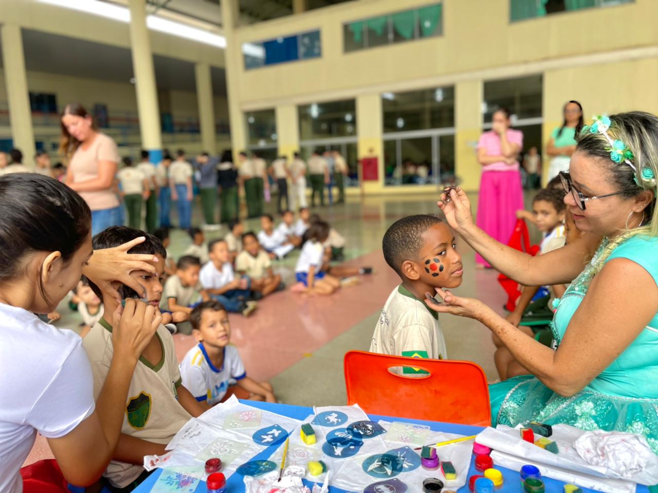 ETI Caroline Campelo promove ação de conscientização sobre o autismo e reforça educação inclusiva