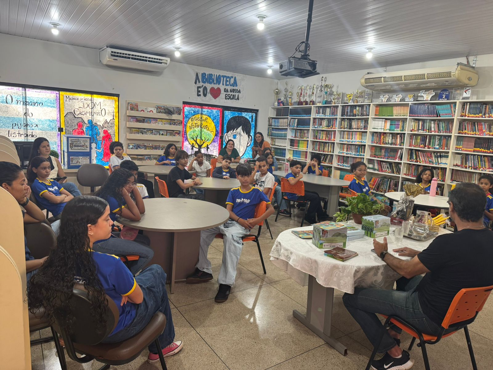 Escola Municipal Darcy Ribeiro promove mostra literária com escritor tocantinense