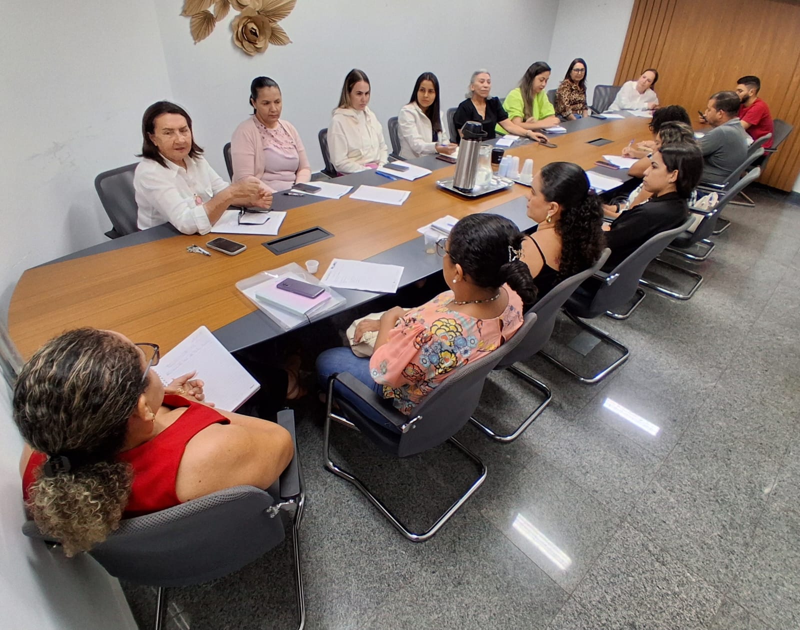 Prefeitura de Palmas alinha fluxos de atendimento e fortalece rede da assistência social