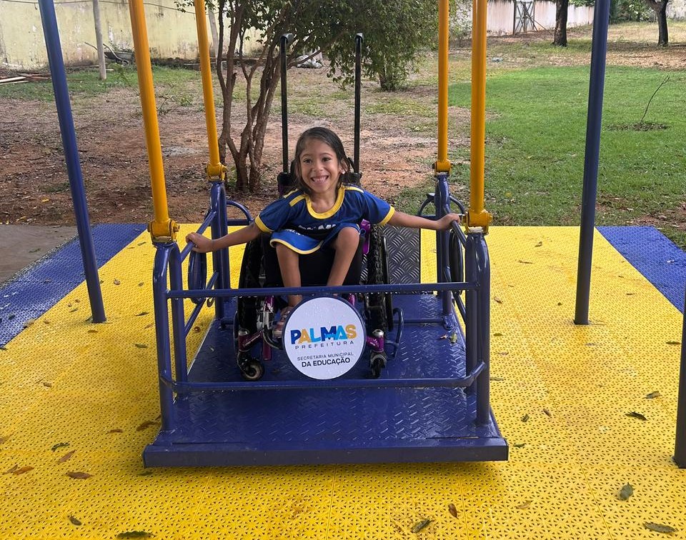 Cmei Pequeno Príncipe instala primeiro balanço inclusivo e amplia acesso ao brincar