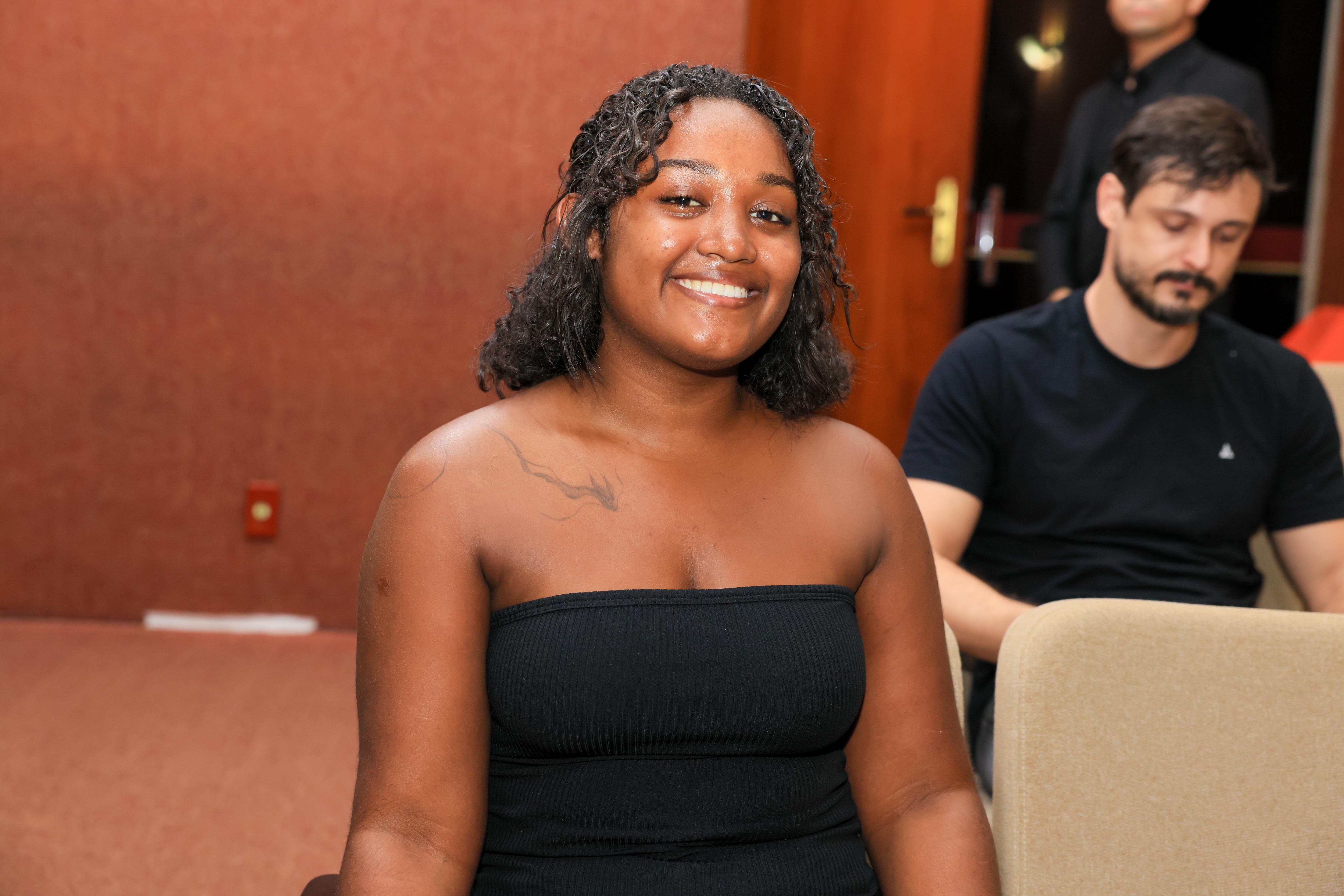 A estudante, Iara Lopes Tavares, participa do curso e celebra a oportunidade de ampliar conhecimentos na área de anúncios online