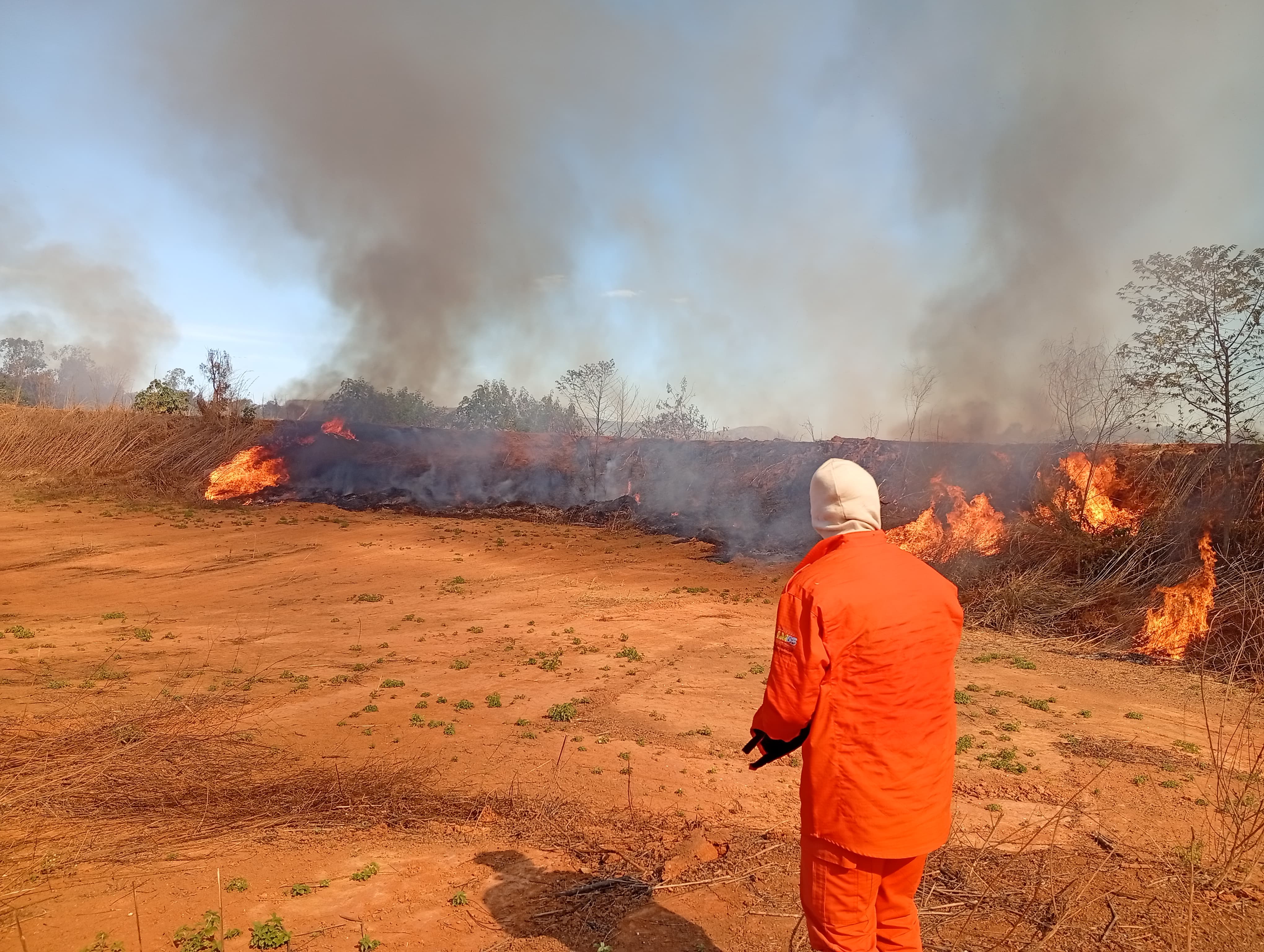 Foco de incêndio no Aterro Sanitário de Palmas