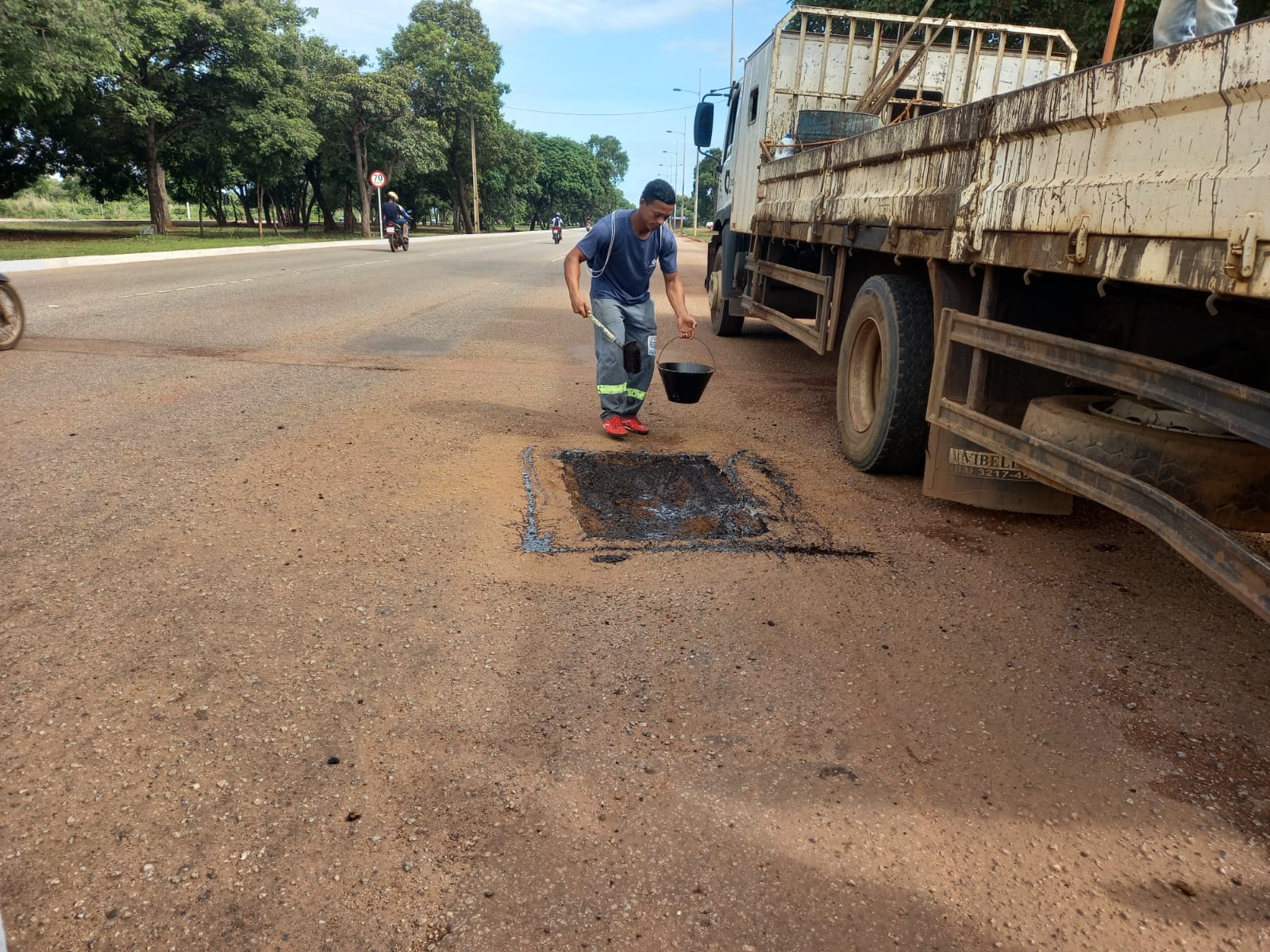 Avenidas LO-02, 13, 23 e 29 recebem manutenção asfáltica