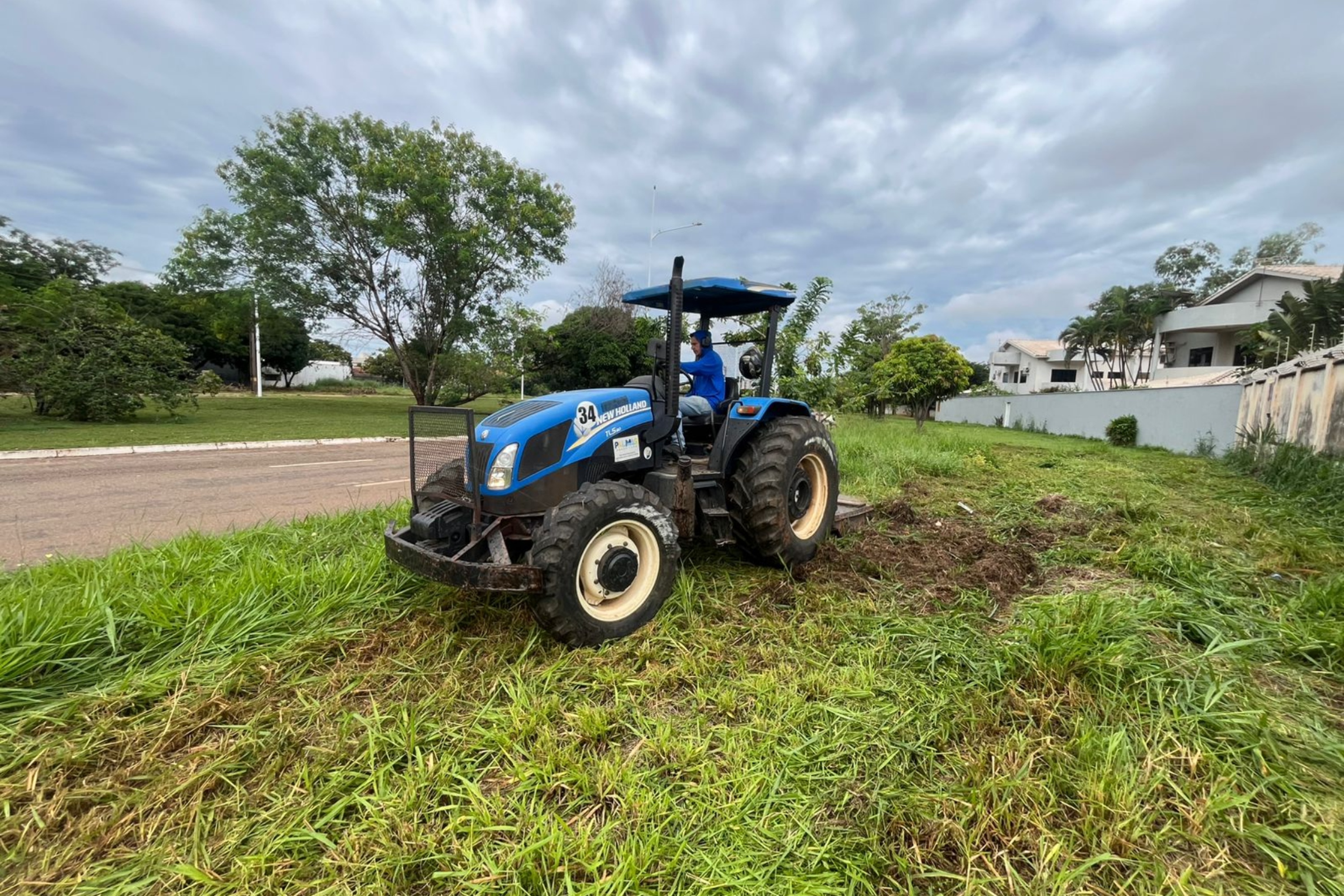 Prefeitura reforça serviços de roçagem a partir desta segunda, 30, na região norte de Palmas
