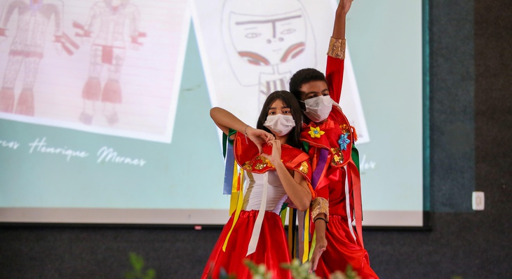 No auditório, a recepção ficou por conta da apresentação dos artistas do ‘Projeto Vereda’, da Escola Municipal Crispim Pereira de Alencar, em Taquaruçu