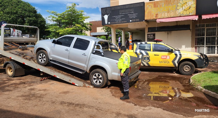 Onze veículos foram removidos pelos agentes de Trânsito durante Operação Limpa Calçadas realizada nesta terça-feira, 11