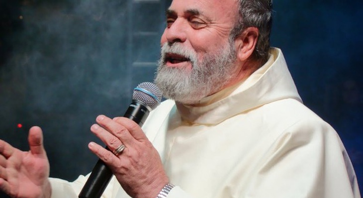 Padre Antônio Maria trará um repertório de canções do seu último disco, Mais Perto