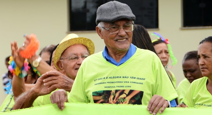O aposentado Juvêncio Maciel veio curtir a folia logo cedo e disse que participa do Carnaval do Hospital Padre Luso desde 2008