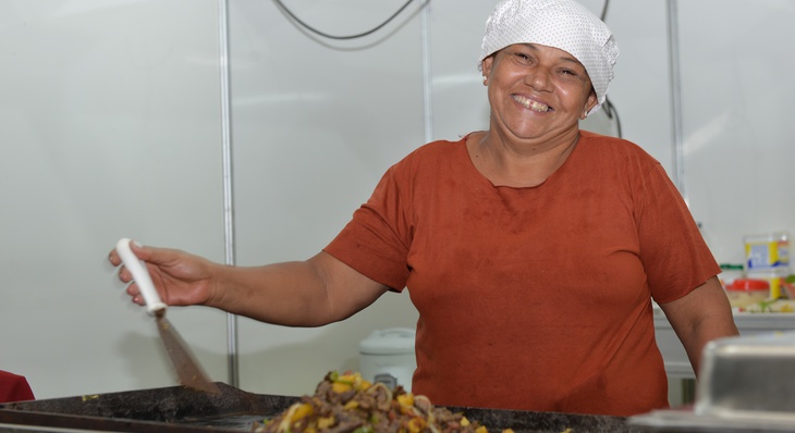 Maria Araújo Bonfim é uma das empreendedoras da Vila Gastronômica