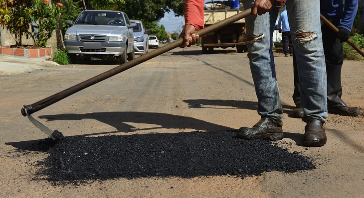 Tapa-buraco garante recuperação de pavimento que também sofre com exposição ao tráfego e  água de chuva