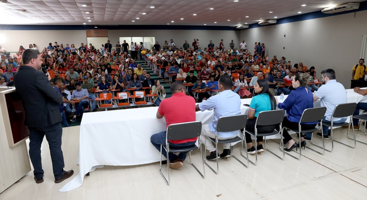 Secretário da Semaf, Fabrício Rodrigues Braga, ressaltou na cerimônia a importância que a prefeita Cinthia deu para a regularização fundiária ao criar, em 2020, uma secretaria para cuidar do assunto