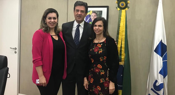 Prefeita Cinthia Ribeiro ao lado do ministro Luiz Henrique Mandetta e deputada Federal Professora Dorinha