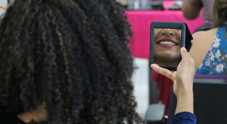 Servidoras aprenderam truques de maquiagem e como cuidar melhor da pele