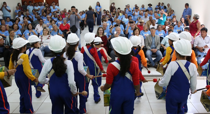 A abertura do evento teve como atração a apresentação das crianças do grupo Tamandalata, da Escola de Tempo Integral Almirante Tamandaré