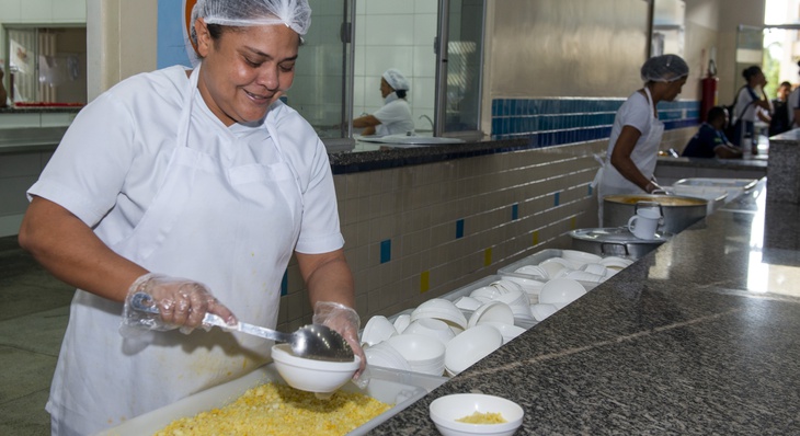 Grande diferencial das refeições servidas aos alunos da ETI Almirante Tamandaré é o jeito caseiro de preparar a comida