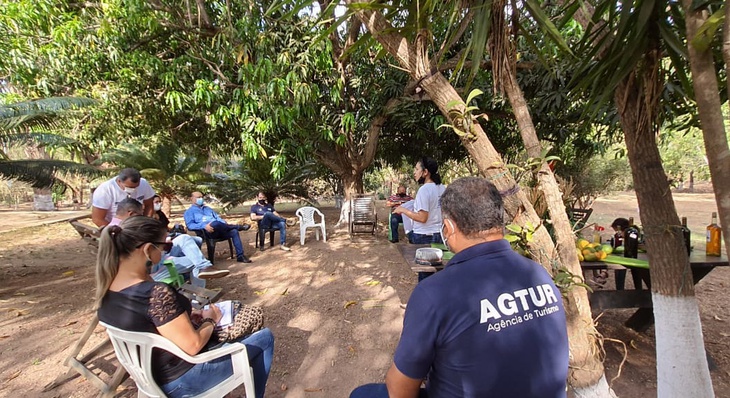 Técnicos da Agtur durante reunião em Taquaruçu