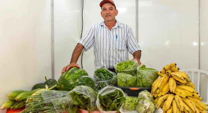 Genivaldo Souza Santos, um dos agricultores presentes no evento, expôs frutas e hortaliças produzidas na região do Taquari