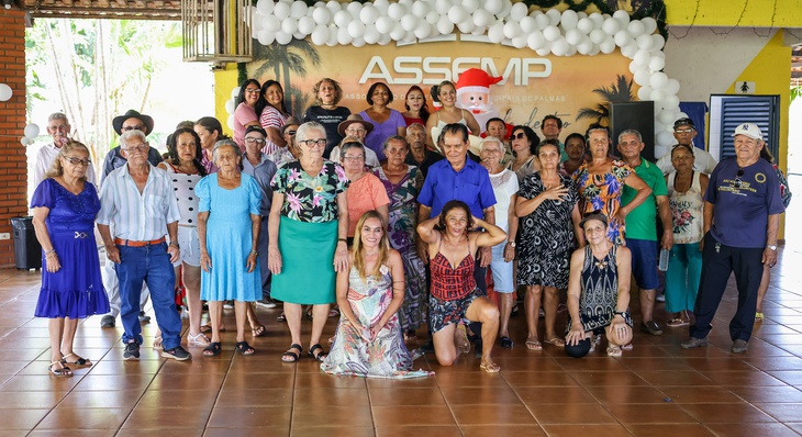 Mais de 60 idosos curtiram churrasco no clube dos servidores municipais
