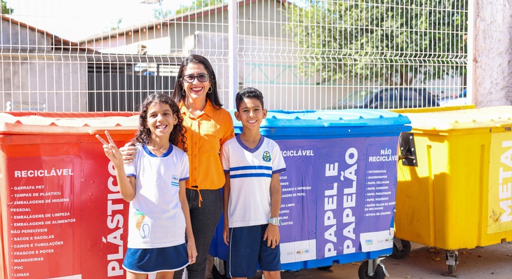 Débora Martins, diretora da Escola Municipal Benedita Galvão diz que Programa de reciclagem atrai atenção de alunos e da comunidade