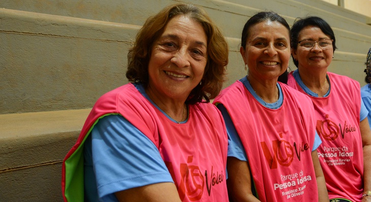 As amigas Neuzalina Pantoja, Jesisleide Martins e Maria José Souza soltaram a voz e mandaram energia positiva para os atletas