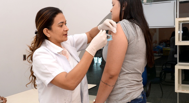 O público alvo desta segunda etapa de vacinação contra o sarampo são jovens de 20 a 29 anos