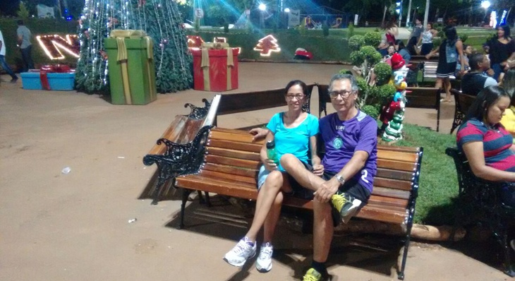 Dona Edina Ribeiro e o marido João Roque frequentam o parque regularmente desde 1991