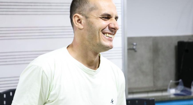 Sebastião Pereira Miranda é aluno do curso de violão