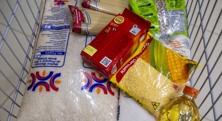 O quilo do arroz, está entre os itens de maior valor da cesta, chegando no maior valor de R$ 29,99, e no menor valor de R$ 19,79.