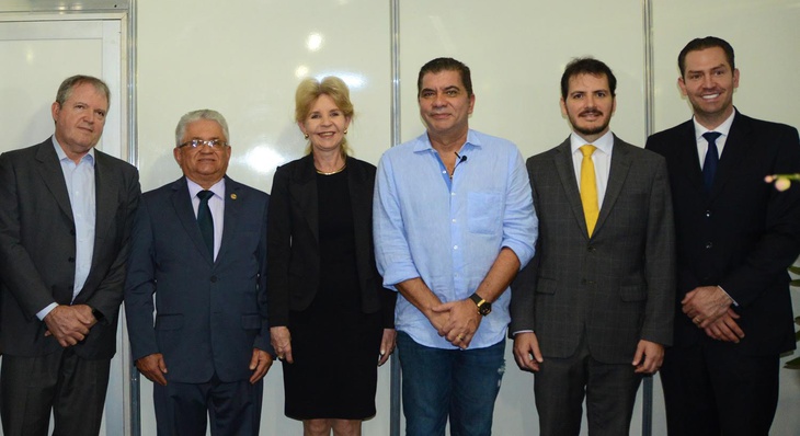 o prefeito Carlos Amastha esteve acompanhado do presidente do Tribunal do Justiça do Tocantins, Eurípedes Lamounier, e do ministro do Tribunal de Contas da União, Walton Alencar