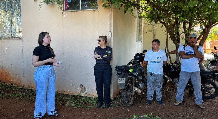 Coordenadora de Controle Vetorial da Unidade de Vigilância e Controle de Zoonoses (UVCZ), Lara Betânia, orientou equipes antes das visitas