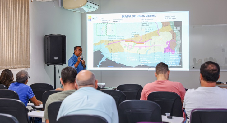 Paulo Borges apresentou mapa feito a partir da pesquisa em campo durante seminário sobre LPU