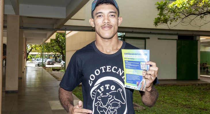 Bruno Carvalho candidatou-se ao benefício Cartão do Estudante e está ansioso esperando o resultado da seleção