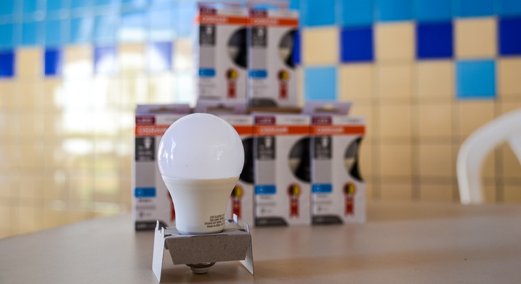 Moradores poderão levar trocar até seis lâmpadas e levar para casa novas de LED 