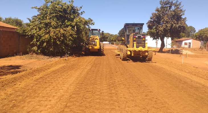 Ruas de Buritirana recebem acabamento de base, preparação para que solo fique liso e compacto para receber etapa de impermeabilização