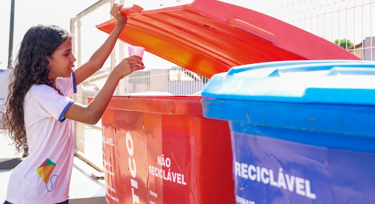 Aluna do 3º ano, Maria Clara Maciel considera a reciclagem imprtante para preservação do meio ambiente e defende que materiais sejam descartados corretamente