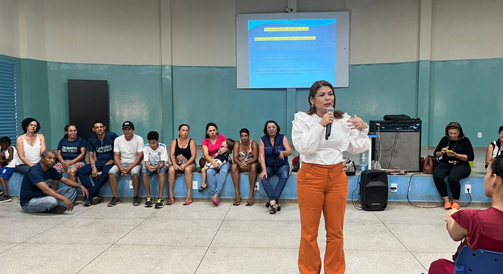 Secretária Adriana Aguiar destacou empenho em informar comunidade