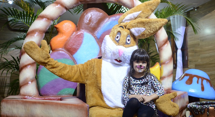 “Eu gosto muito do coelhinho da Páscoa, segui as pegadas e encontrei dois ovos”, Lis Lala, 5 anos