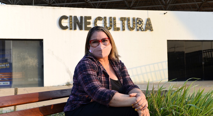 Elisângela, curadora do Cine Cultural, destaca: “um papel muito importante do Cine Cultura é dar visibilidade às obras produzidas pelos nossos artistas”