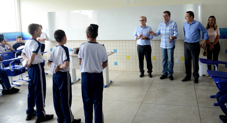 Dentro do Palmas Solar, o prefeito de Teresina conheceu a Escola de Tempo Integral (ETI) Almirante Tamandaré, na Arse 132, que possui o sistema de geração de energia solar instalado