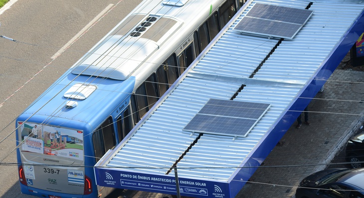 Pontos de ônibus da Capital já usam energia solar