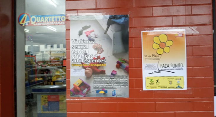 Locais como supermercados receberam cartazes alusivos ao tema